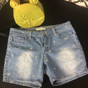 Women’s Jean shorts with embroidered palm trees